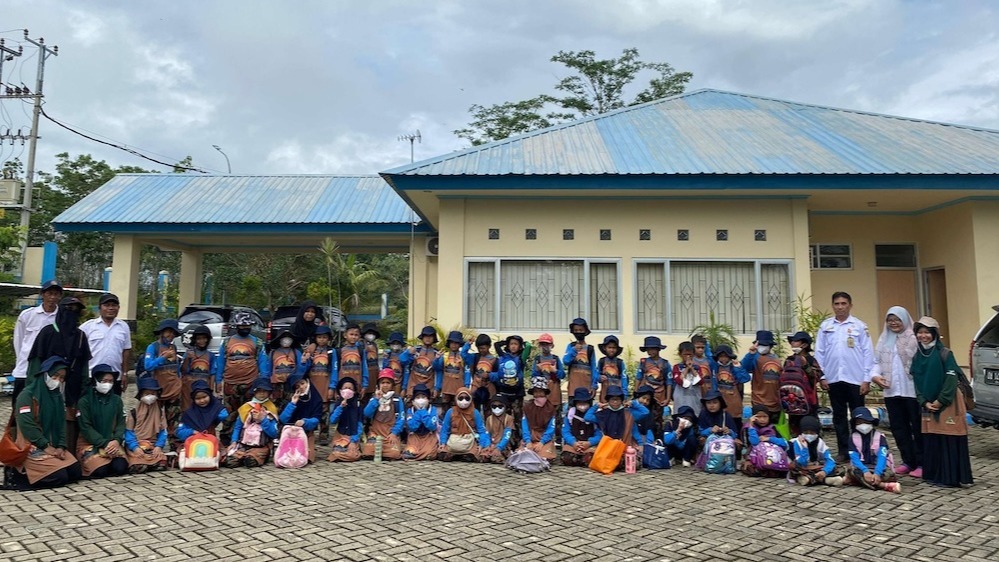 Petualangan Seru di TPA Banjar Bakula: Siswa SD Almira Belajar Mengelola Sampah