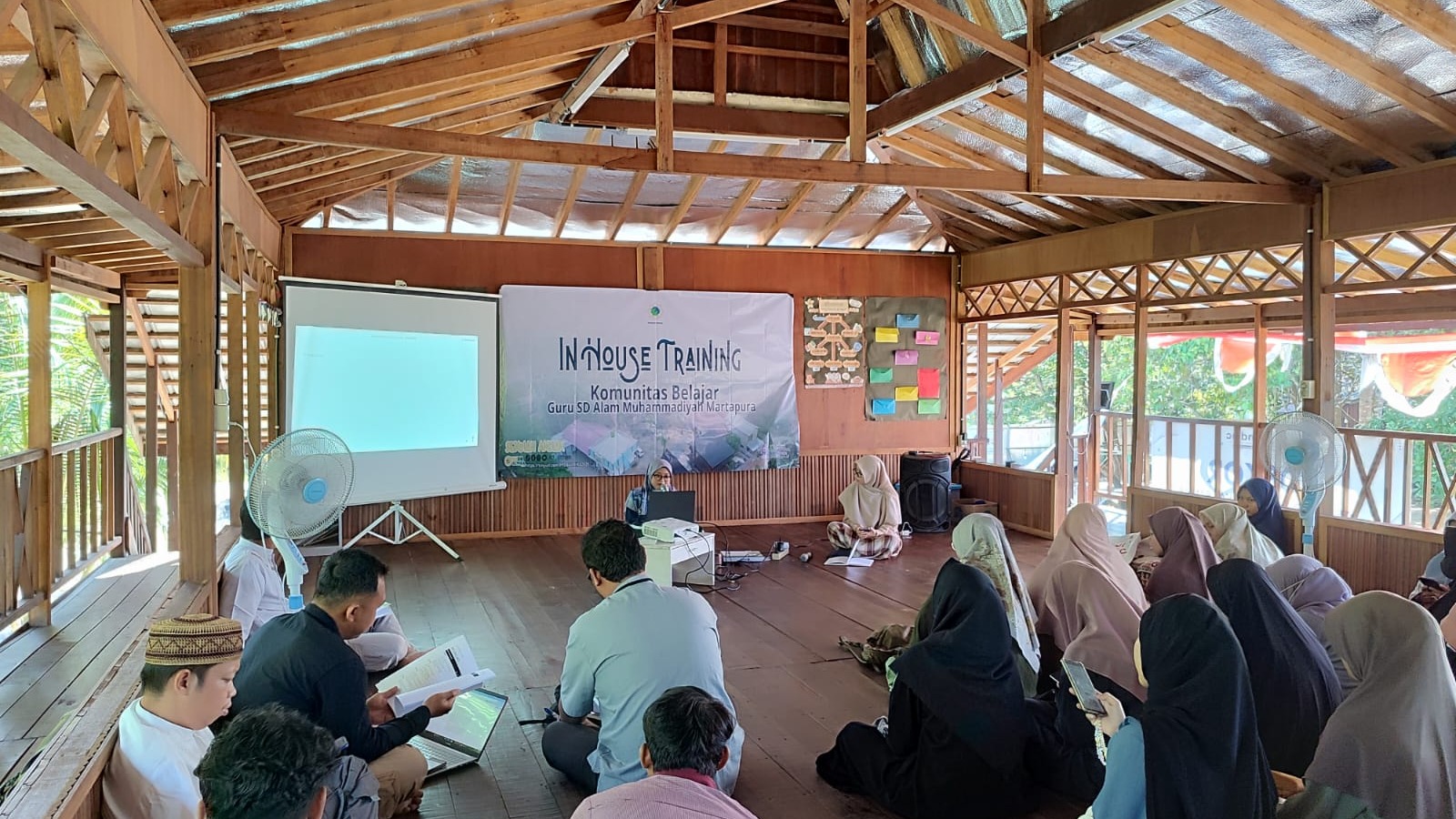 In House Training Kombel Belajar dan Penguatan Kurikulum di SD Alam Muhammadiyah Martapura