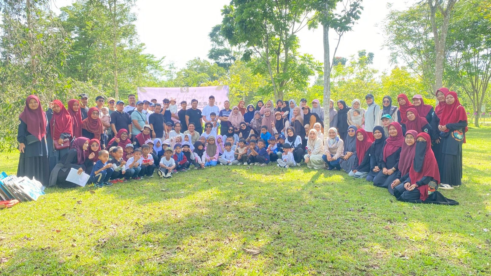 Family Gathering Kelas 1 SD Alam Muhammadiyah Martapura di Kebun Raya Banua