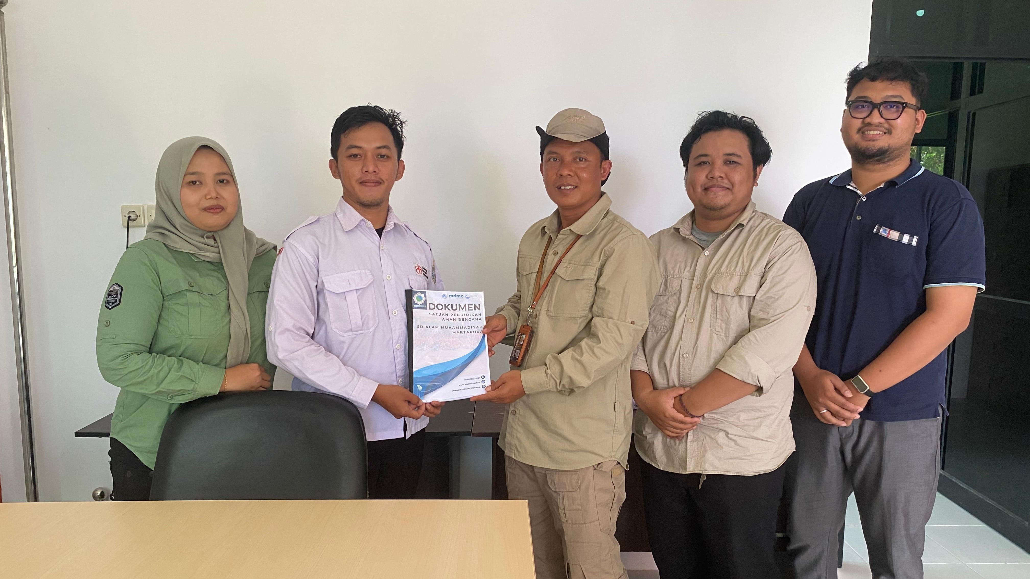SD Alam Muhammadiyah Martapura Perkuat Resiliensi Bencana Melalui Audiensi SPAB ke PMI dan Koramil Martapura