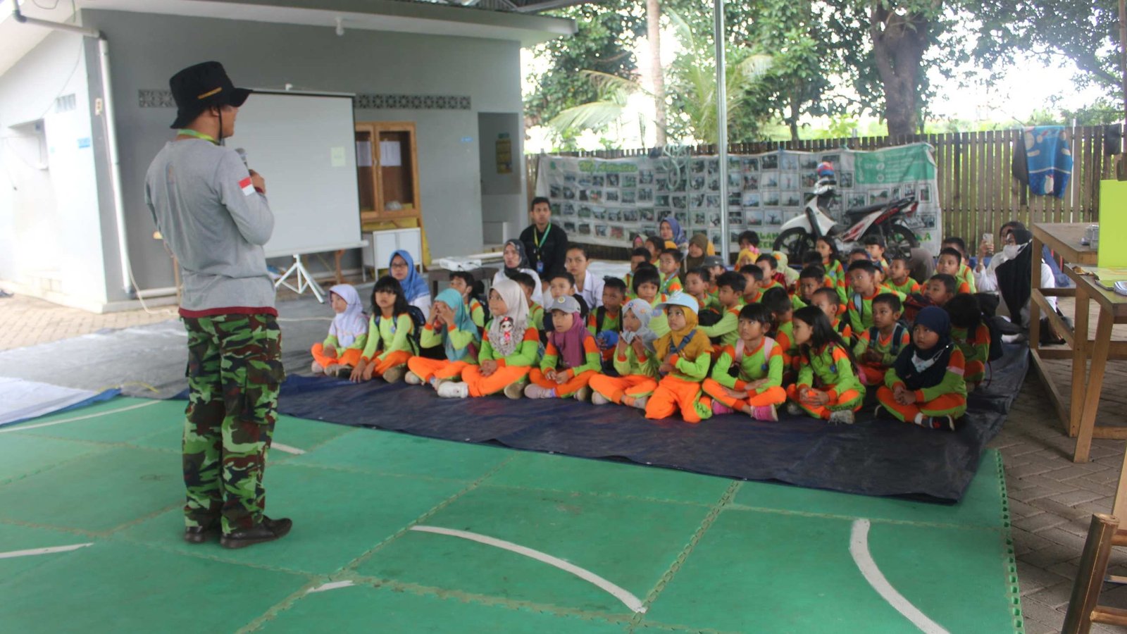 Belajar dari Alam, Belajar tentang Kehidupan. Cara Sekolah Alam Menumbuhkan Anak yang Mandiri dan Bertanggung Jawab