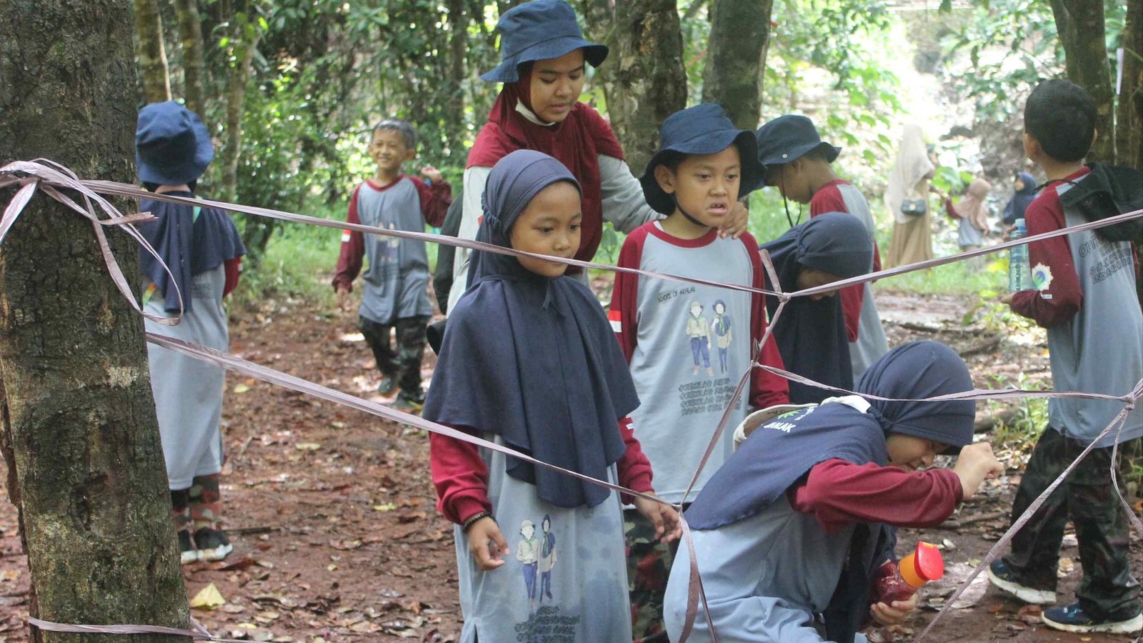 Pendidikan Akhlak Tidak Cukup Lewat Nasihat. Anak Harus Mengalami dan Membiasakannya